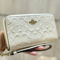 COACH WOMEN LONG ZIP AROUND WALLET WITH SIGNATURE LEATHER LOGO EMBOSSED CHALK CT921