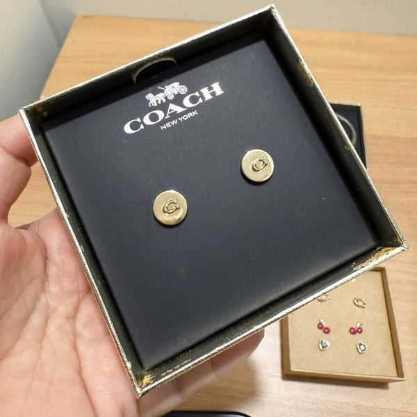 COACH SIGNATURE C ROUND POST STUD EARRINGS GOLD PLATED 352957GLD BOX