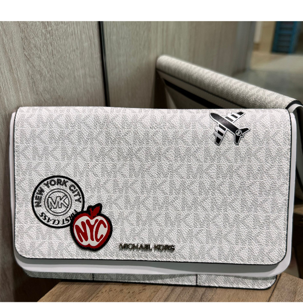 MICHAEL KORS COOPER LARGE EMBELLISHED SIGNATURE LOGO PASSPORT WALLET IN BRIGHT WHITE 36R5LC0F6B