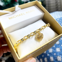 MICHAEL KORS BOXED GOLD-PLATED CHAIN BRACELET WITH CRYSTAL ACCENTS HEART DANGLE CHARM MKJX8187710