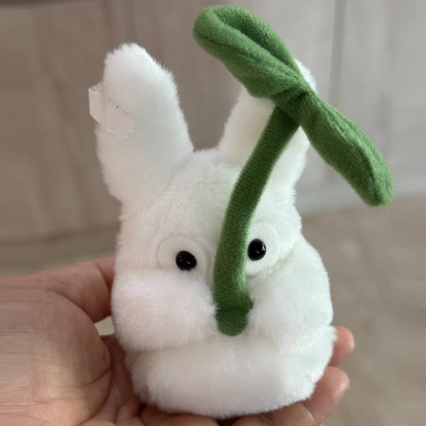 STUDIO GHIBLI FROM JAPAN GHIBLI FLUFFY BEAN BAG PLUSH - MY NEIGHBOR TOTORO : WHITE BUNNY HOLD LEAF