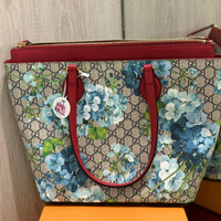 GUCCI VOU BLUE BLOOM SUPREME CANVAS LARGE TOTE WITH RED LEATHER TRIM 546315 8492 ZIP FLOWER FLORAL