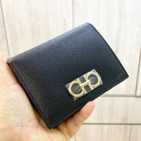 FERRAGAMO GANCINI COMPACT WALLET BLACK  CALF LEATHER SMALL BIFOLD 726512