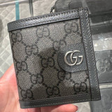 GUCCI GG EMBLEM BI-FOLD WALLET IN BLACK SIGNATURE