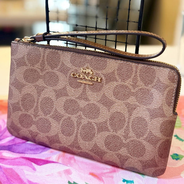 COACH LARGE WRISTLET IN SIGNATURE CZ277 LIGHT BROWN