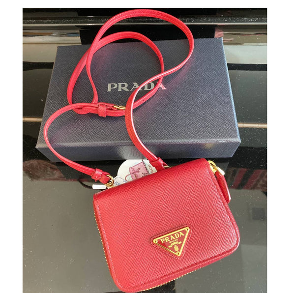 Prada 😍 Red Vitello Frame EUC Rosso+Lino | Black leather handbags, Brown leather  bag, Black leather bags