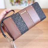 MICHAEL KORS OUTLET JET SET LARGE STUDDED PATCHWORK AND SIGNATURE LOGO CONTINENTAL WALLET 35T5STVE7B BROWN MULTI