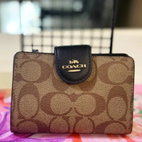 C0ACH MEDIUM CORNER ZIP WALLET IN SIGNATURE CANVAS C0082 KHAKI BROWN