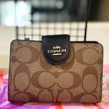 C0ACH MEDIUM CORNER ZIP WALLET IN SIGNATURE CANVAS C0082 KHAKI BROWN